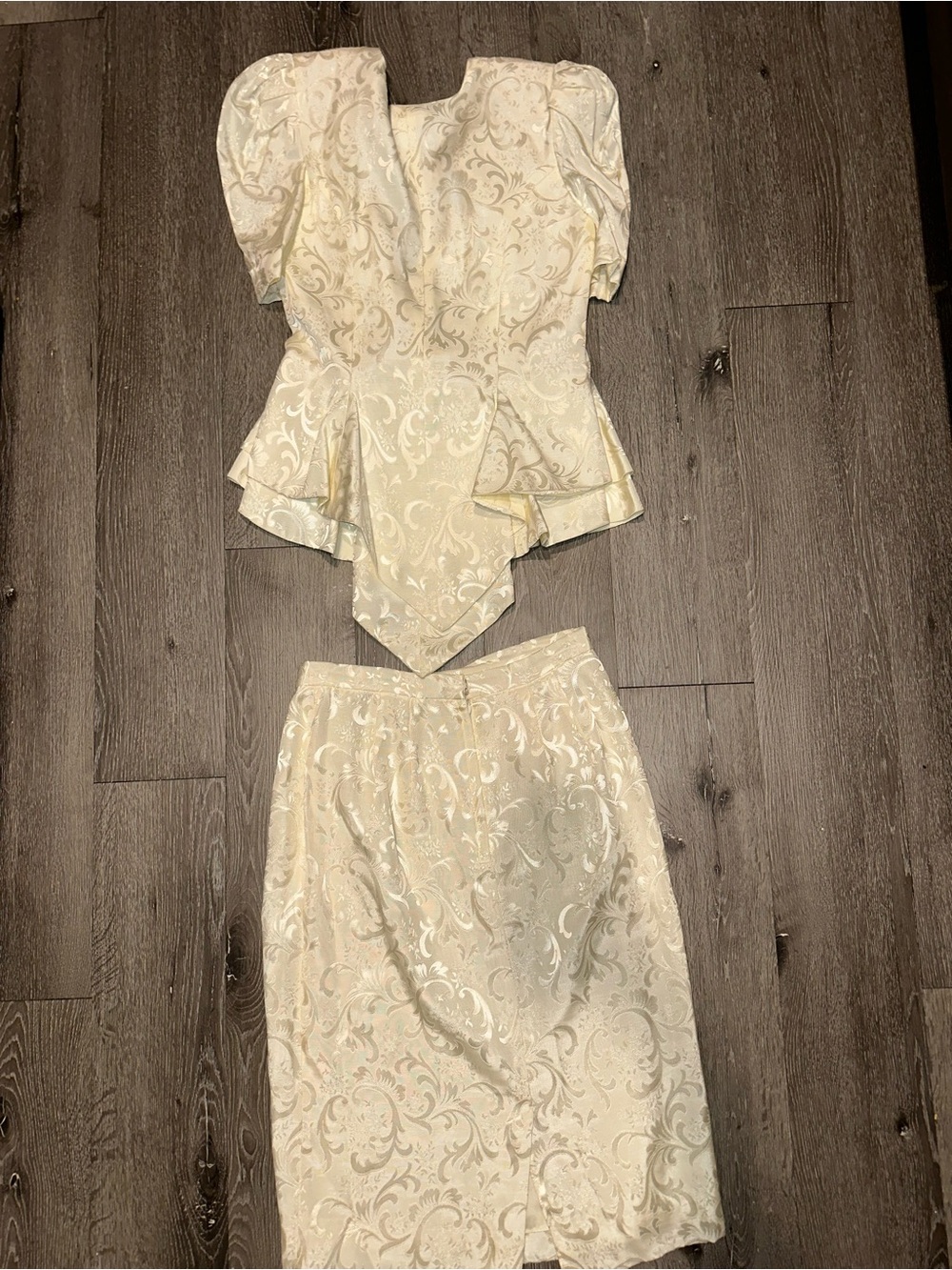 Vintage 80s/90s Ivory Jacquard skirt suit set | Puff sleeve peplum jacket - Picture 2 of 7